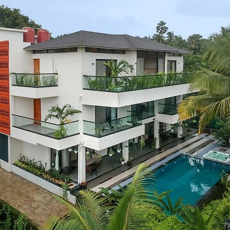 Villa Sereno By Stayvista - An Elegant And Entertaining Retreat Featuring A Swimming Pool, Outdoor Jacuzzi, Modern Interiors, And A Snooker Table Alībāg Exterior foto