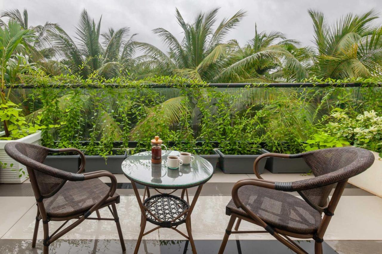 Villa Sereno By Stayvista - An Elegant And Entertaining Retreat Featuring A Swimming Pool, Outdoor Jacuzzi, Modern Interiors, And A Snooker Table Alībāg Exterior foto